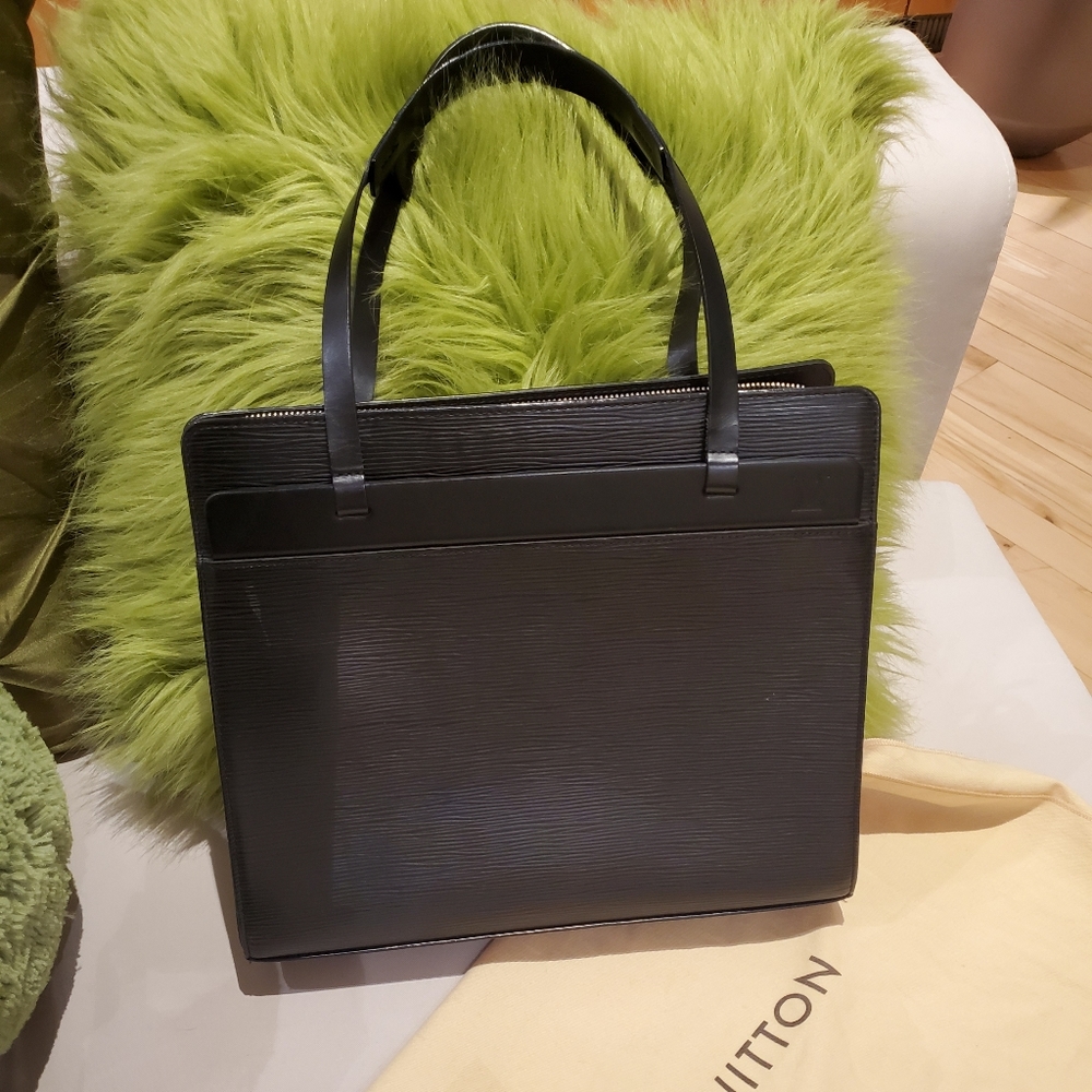 Authentic LV Black Epi Croisette PM Should…